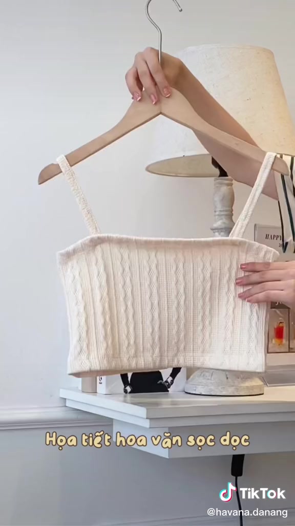 Áo croptop ngắn tay kèm hai dây bên trong, set áo len họa tiết cúc hoa AE237 - Ảnh 2