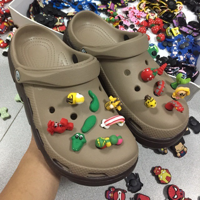 Dep cross nam chinh hang quai ngang DUET NâU 1 khuyến mãi kèm theo 12 sticker dép crocs - Ảnh 4