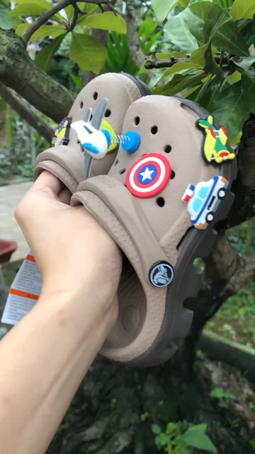 Dep cross nam chinh hang quai ngang DUET NâU 1 khuyến mãi kèm theo 12 sticker dép crocs - Ảnh 2