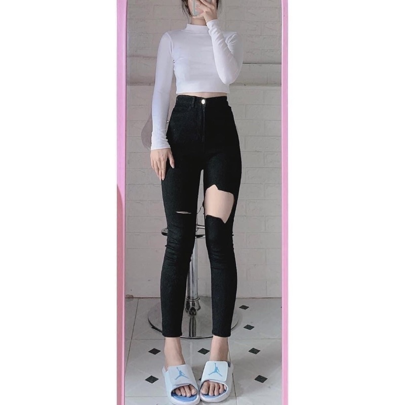 Set jeans dài co giãn đen rách ô + áo cổ lọ tay dài trắng