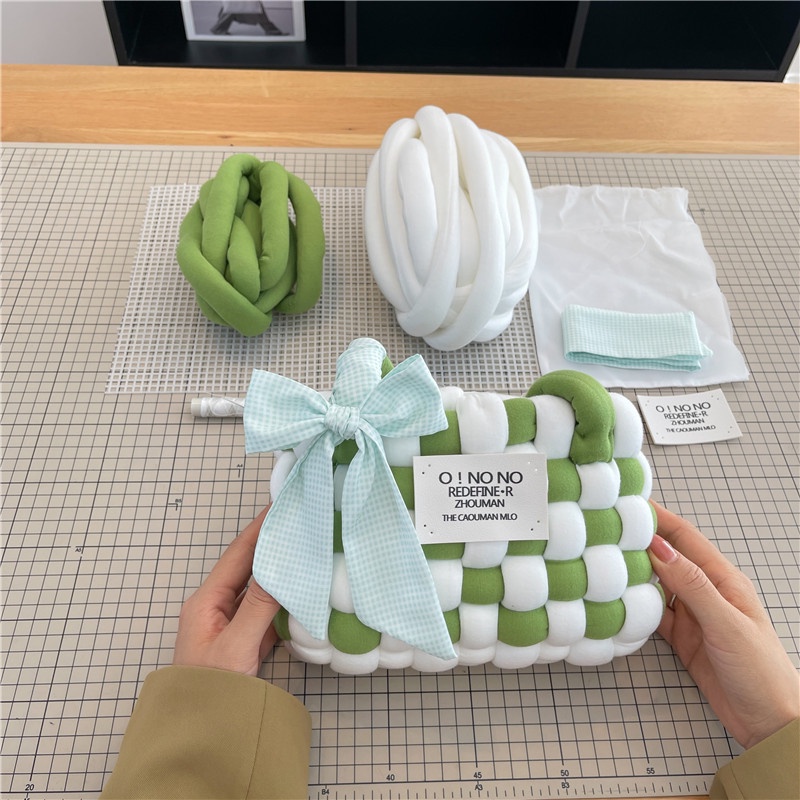 Túi Kẹp Nách Handmade, Túi Xách Tay Tự Đan Mẫu Kẻ Caro Len Bông Mềm Min Làm Tặng Người Thương - Ảnh 3
