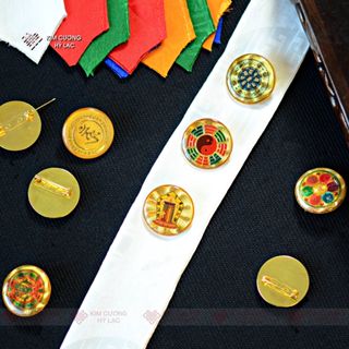Cài áo biểu tượng mật tông