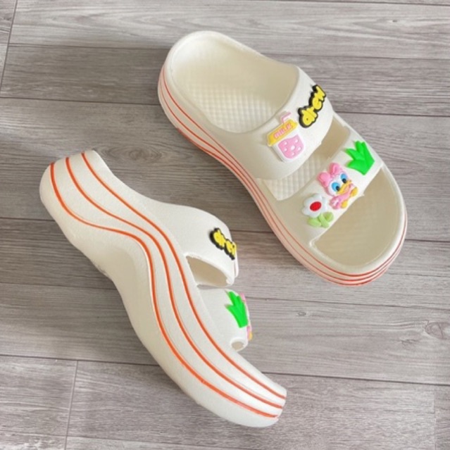 Dép bánh mì nữ hai quai đế cao 4cm gợn sóng siêu nhẹ siêu mềm đính sticker vịt donal cute - DL180