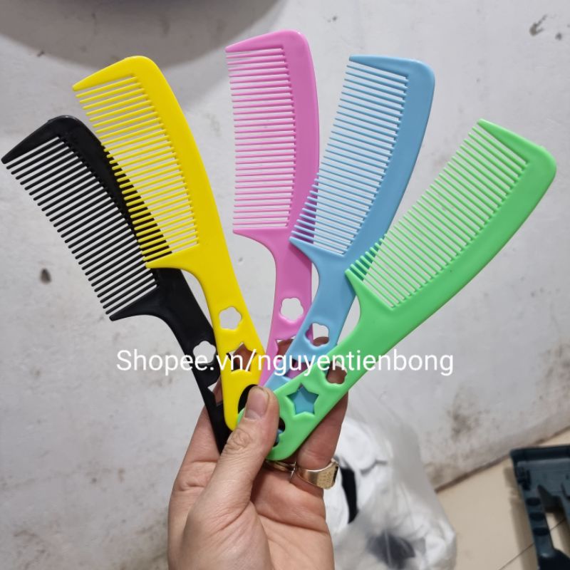 Lược chải tóc - lược chải đầu nhựa đẹp 01cái
