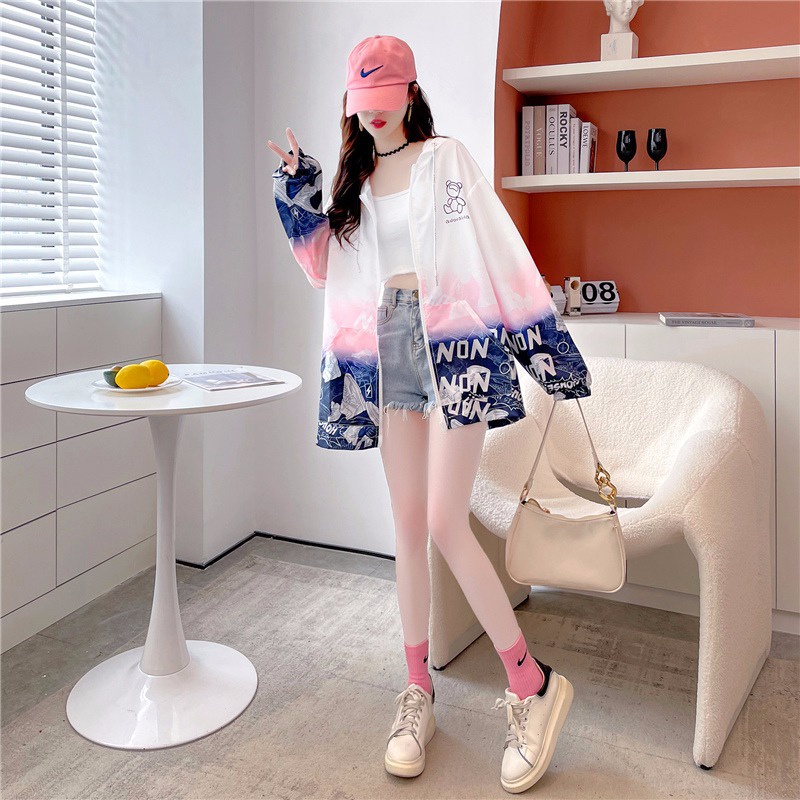 Áo Khoác Chống Nắng Vải Mỏng Dáng Vừa In Họa Tiết Graffiti Màu Gradient Thời Trang Mùa Hè Cho Nữ 2026