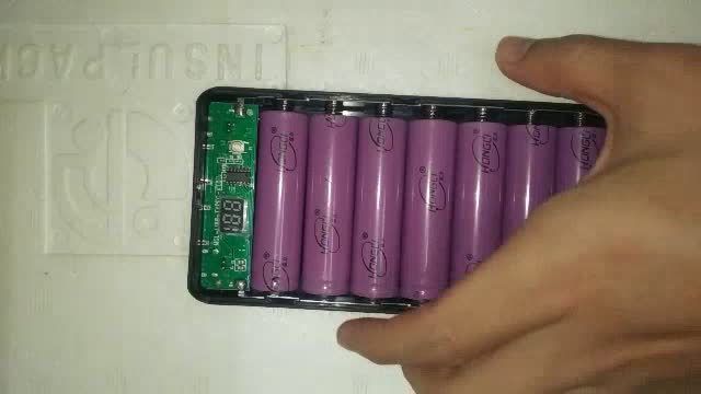 Box sạc dự phòng 8 cell 18650 LCD hiển thị bảo vệ chống ngược cực - Ảnh 2