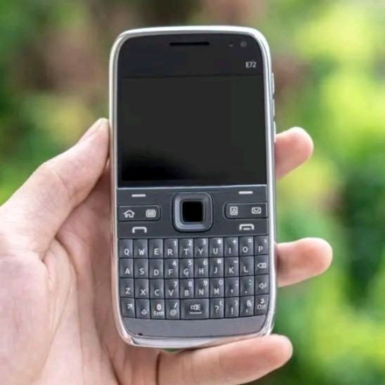 Nokia E72 E71 điện thoại nokia e72 có Wifi 3G Bảo Hành 12 Tháng Chơi Game Java mượt