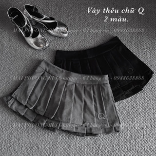 Chân váy xếp ly thêu chữ Q MPB