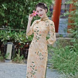 Sườn xám cách tân tay lửng dáng ôm phong cách Trung Hoa